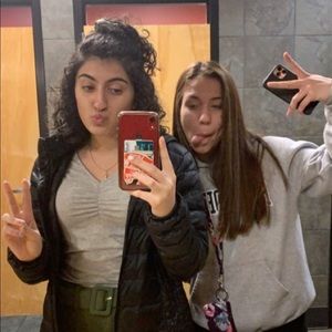 Meet your Posher, Violeta